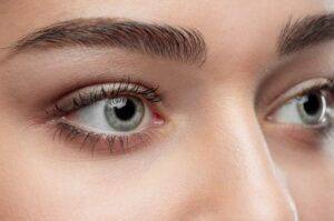 ¿Pueden volver a aparecer las bolsas tras una blefaroplastia?