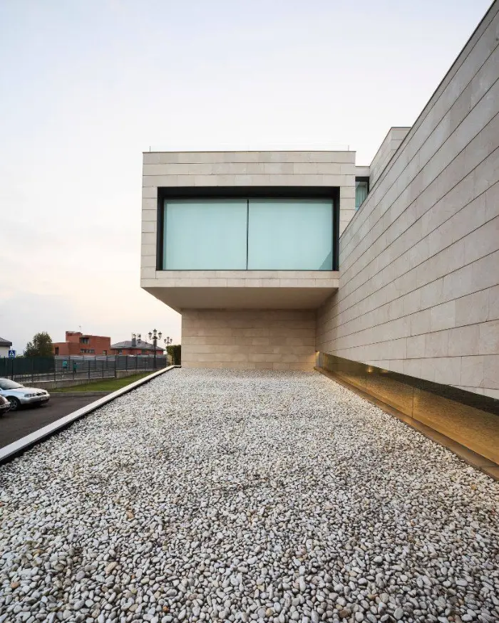 Exterior de Clínica Fernández en Oviedo, Asturias